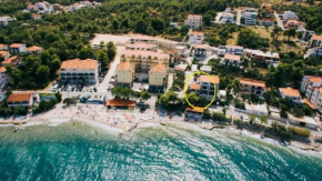 Отель Apartments David - 20m from beach  Трогир